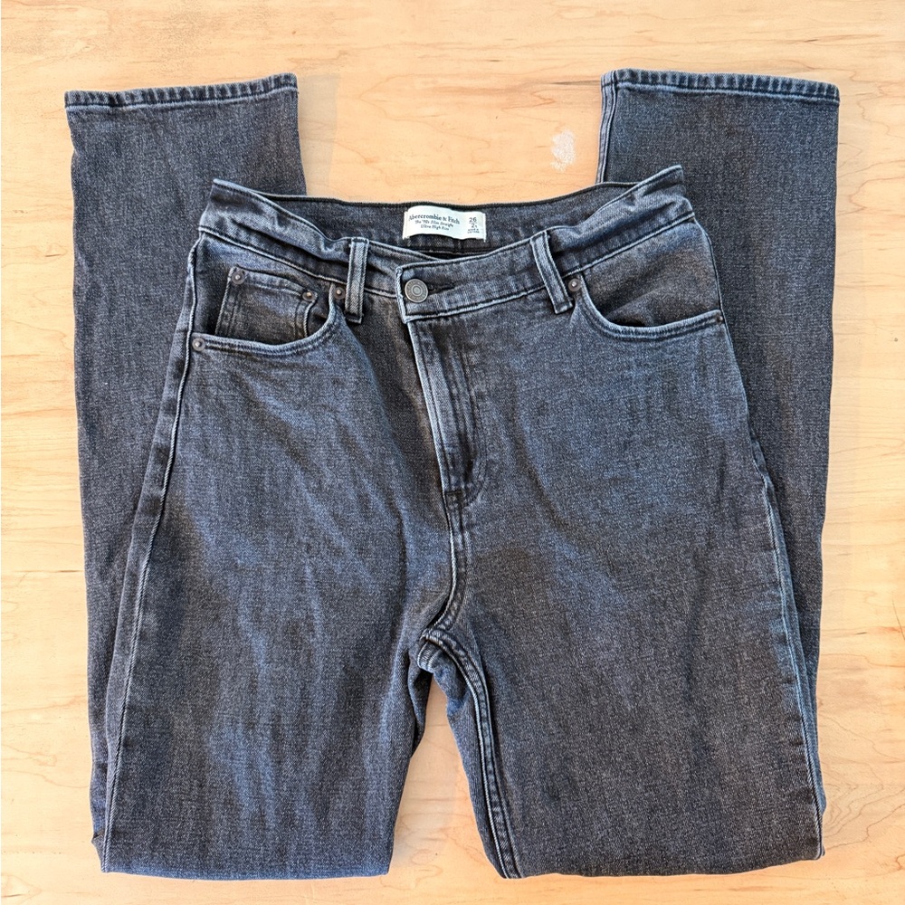 Abercrombie 90’s Slim Straight Ultra High Rise Jeans Washed Black 26